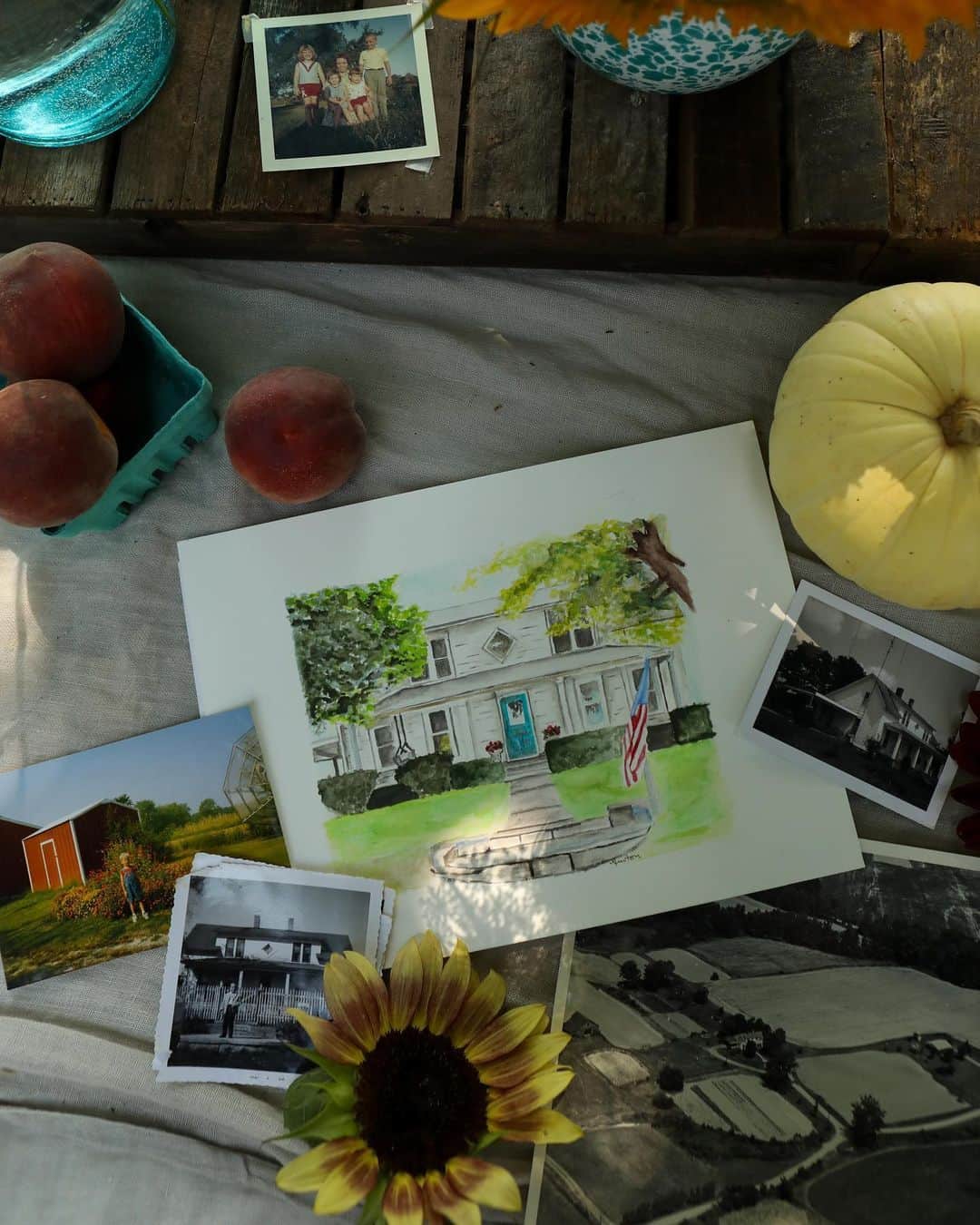 FOLKのインスタグラム：「I want to introduce a very very special place to me. When I was four of five I learned that I would one day inherit the farmhouse that my great great grandparents built on our farm. I grew up two houses down in a 90s ranch, but I knew that home for me would some day be this white farmhouse that couldn’t be more perfect in my mind. I come from one of those families that’s been on their land since the 1780s. We came across the mountains from the colonies and settled on what was once a vast land grant on the banks of Walton Creek just before the Green River bottoms. Last week the house became mine. It will be an @airbnb starting in mid August. For the next few months I would love if you’d follow along with the same process of turning it into my dream space. Some day I hope you’ll stop in for a visit. We’re just East of John Prine’s Paradise and just west of Bill Monroe’s high lonesome sounds. The blue moon of Kentucky shines on.」