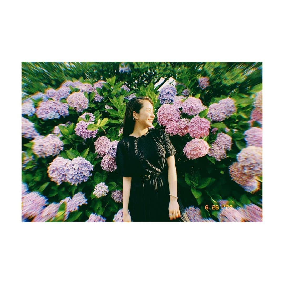 平祐奈さんのインスタグラム写真 - (平祐奈Instagram)「💐 暑い日が続いてますね、、 みなさんお身体大丈夫ですか？ 熱中症などお気をつけて下さいね。 • Photo by my BestFriend.✌︎」6月26日 23時30分 - yunataira_official