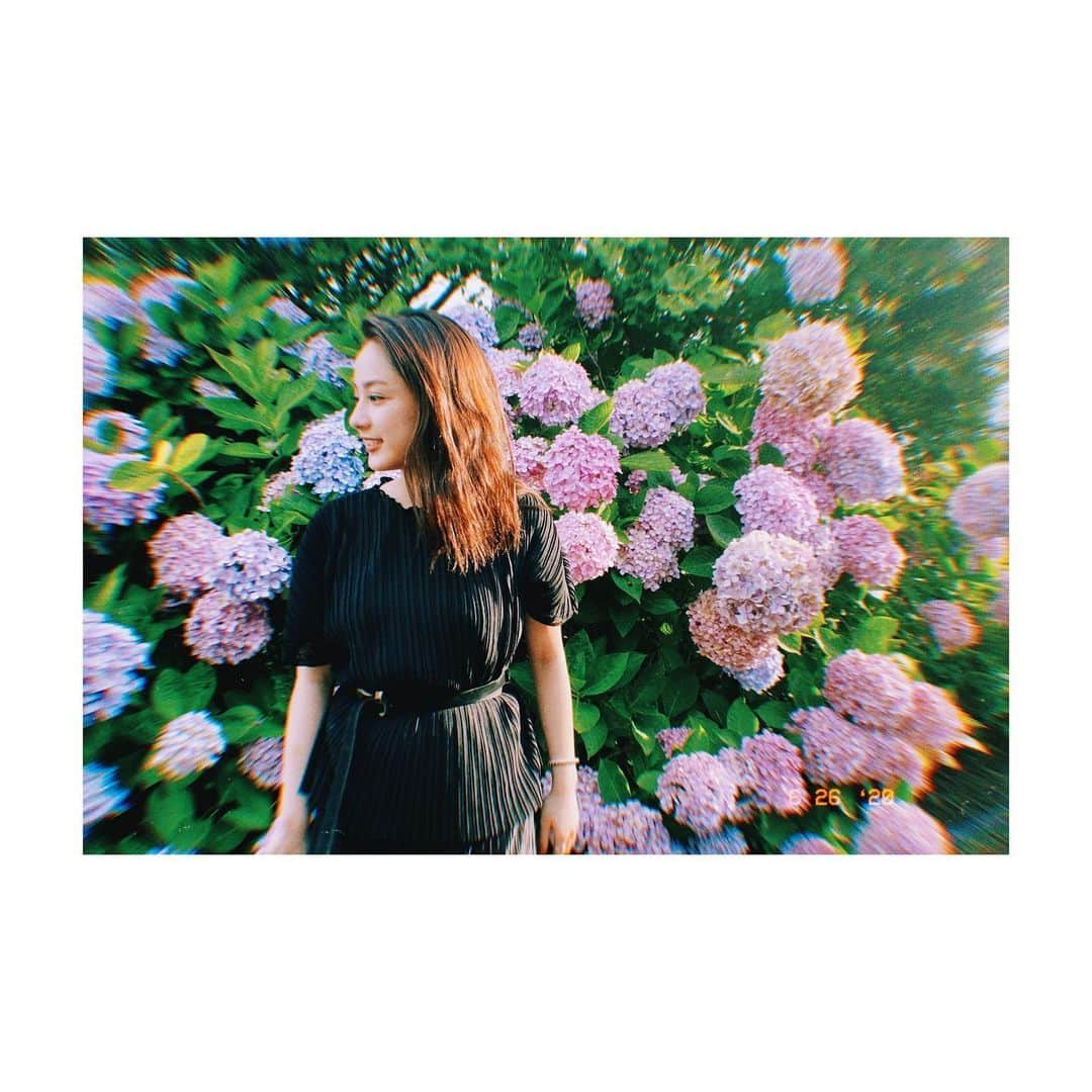 平祐奈さんのインスタグラム写真 - (平祐奈Instagram)「💐 暑い日が続いてますね、、 みなさんお身体大丈夫ですか？ 熱中症などお気をつけて下さいね。 • Photo by my BestFriend.✌︎」6月26日 23時30分 - yunataira_official