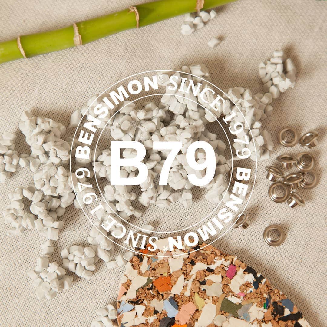 ベンシモンのインスタグラム：「JEU CONCOURS - NOUVEAU PRODUIT ✨ Tic tac ⏰ ​Un nouveau produit sort bientôt chez Bensimon saurez-vous deviner lequel ? On vous laisse quelques indices... 🔍 Nom de code : B79. B comme Bensimon, 79 comme l'année de lancement de notre tennis iconique... Une nouvelle ère, un retour aux origines... 🍃 Alors, des idées ? Restez bien connectés nous sèmerons des indices tout au long de la semaine... Si vous pensez avoir trouvé, notez en commentaire vos idées ! Vous pouvez participer autant de fois que vous voulez !  Un gagnant sera tiré au sort vendredi 3 juillet et recevra en avant-première notre nouveau produit mystère... 😉  3, 2, 1 à vos idées ! 🖌 ​#bensimon #new #newbensimon #mode #bensimoncollection #nouveaute #nouveauproduit #jeuconcours #concours #jeu」