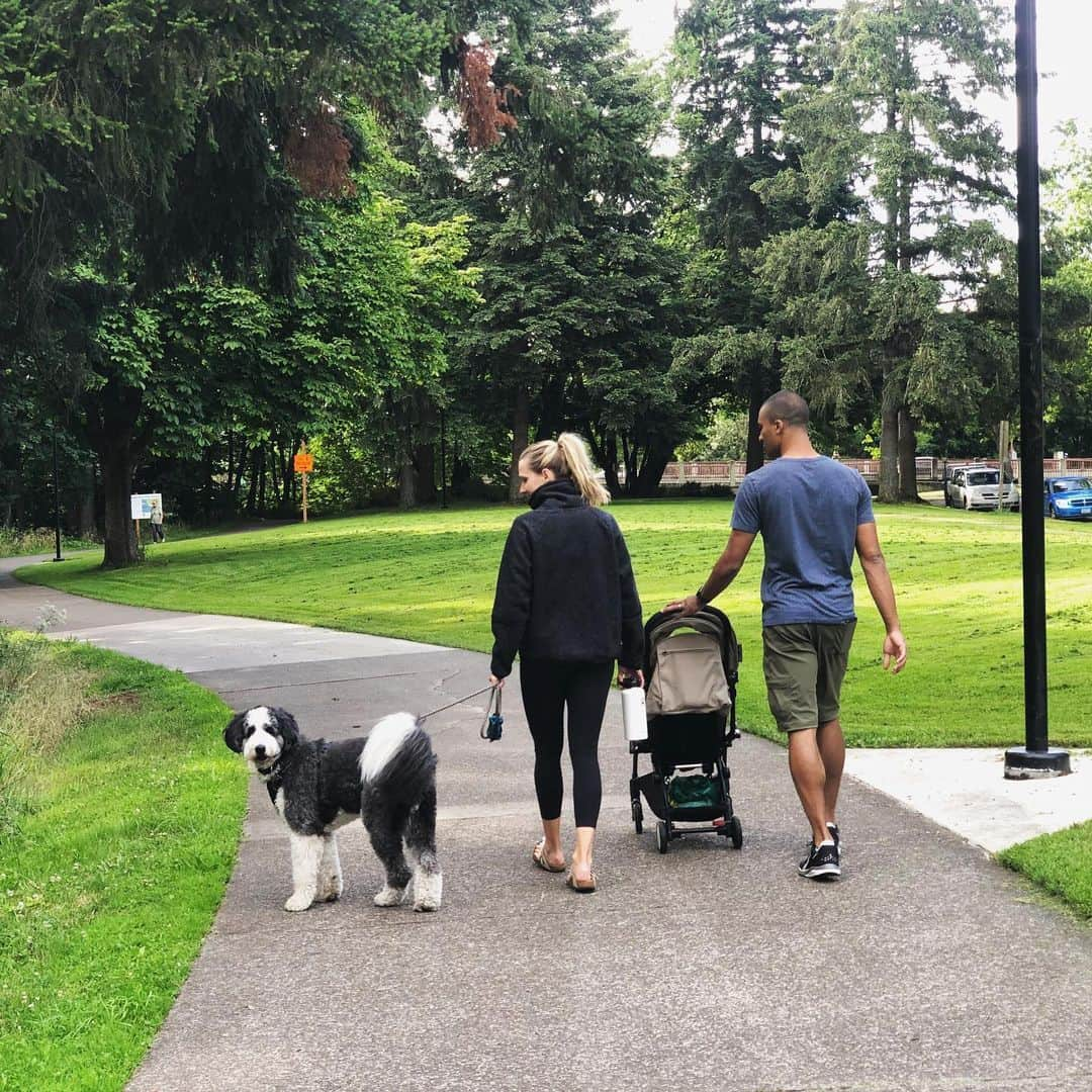 ブリアンヌ・タイゼン＝イートンさんのインスタグラム写真 - (ブリアンヌ・タイゼン＝イートンInstagram)「Morning walk for the Eaton crew. I miss these beautiful Oregon mornings 💚」6月27日 0時10分 - btheiseneaton