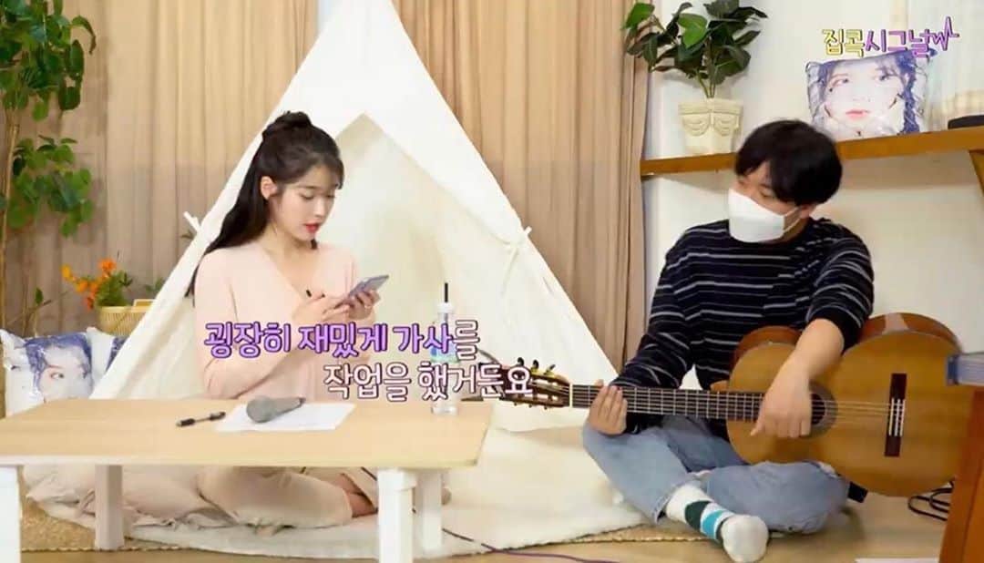 ジェアのインスタグラム：「‘아’작사가님 !! 이게 무슨 반가운 일인가요!! #아이유 @dlwlrma [VIDEO] #아이유의집콕시그널 아이유님이 부르는 제아의 Greedyy! 다시 한번 좋은 가사에 제아는 감동...또 감동!🥺 . ▶️ https://youtu.be/DsCA9hwFIKY . #JeA #제아 #Greedyy #그리디 #아이유 #브라운아이드걸스 #브아걸 #BrownEyedGirls #BG  @browneyedgirls_official」