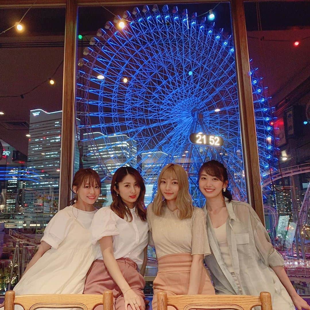 瀬賀しお（せがしぃ）さんのインスタグラム写真 - (瀬賀しお（せがしぃ）Instagram)「˗ˏˋ  6/23  ˎˊ˗  親友たちが誕生日をお祝いしてくれました☺️💓 いくつになってもこうやって集まってお祝いしてくれて嬉しいなっ🤍 もう何年目だろう...（´-`）.｡oO 10代のときに出会ってから ずーーーっと支えてもらってる✨ 絶対的に信頼できる存在がいるだけで強くいられる！！ 本当にありがとう💓 . もう10年くらい一緒にいて 思い出がたっっくさんあるけど、 これからまだ何十年も一緒に思い出を作っていけると思うとわくわくするなぁ〜☺️ 90歳とかになってもカフェで女子会したいわ👵🏼それをSNSに載せたい👵🏼（笑） . #love」6月27日 0時05分 - segashiori