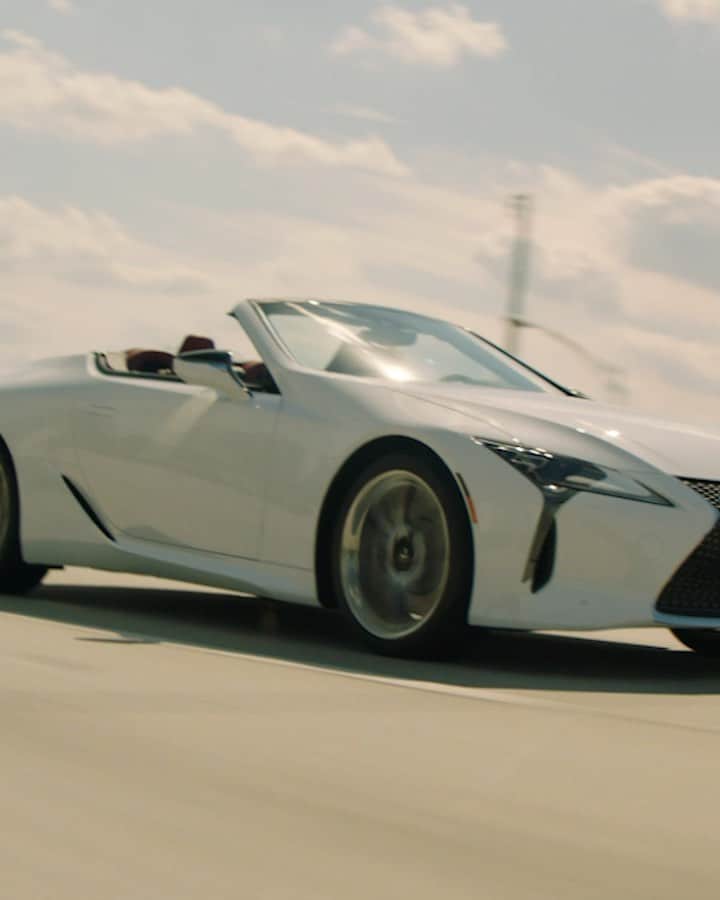 Lexus USAのインスタグラム：「Follow Michelle Bernstein as she travels in true Miami style in the Lexus LC Convertible. See how this unique city has helped influence her award winning cooking, in Journeys in Taste Episode 6, at the link in our bio.  Created in partnership with Vogue. #LexusLC  #JourneysInTaste #ExperienceAmazing」