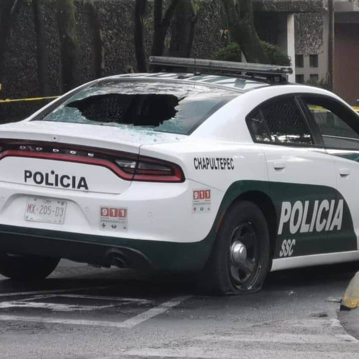 Primer Impactoさんのインスタグラム写真 - (Primer ImpactoInstagram)「El secretario de Seguridad de #CiudadDeMéxico, Omar García Harfuch, sufrió un ataque con armas largas cerca de las 6:38 de la mañana de este viernes (hora local). Él se encuentra fuera de peligro en un hospital, pero el incidente dejó dos escoltas y una transeúnte muertos.  Más información a las 5pm/4c en #PrimerImpacto con el informe de nuestro reportero @ivanmaciasnews.  Fotos: Petro Padro / Getty Images. Otras fuentes.」6月27日 0時12分 - primerimpacto