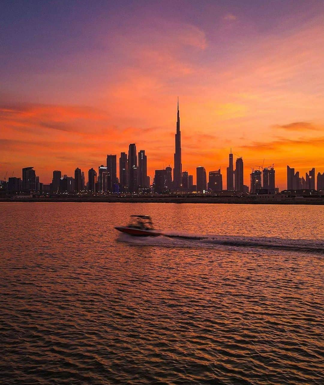 のインスタグラム：「Have a nice weekend #Dubai نهايه أسبوع ممتعة #دبي 📷:@essa1010」