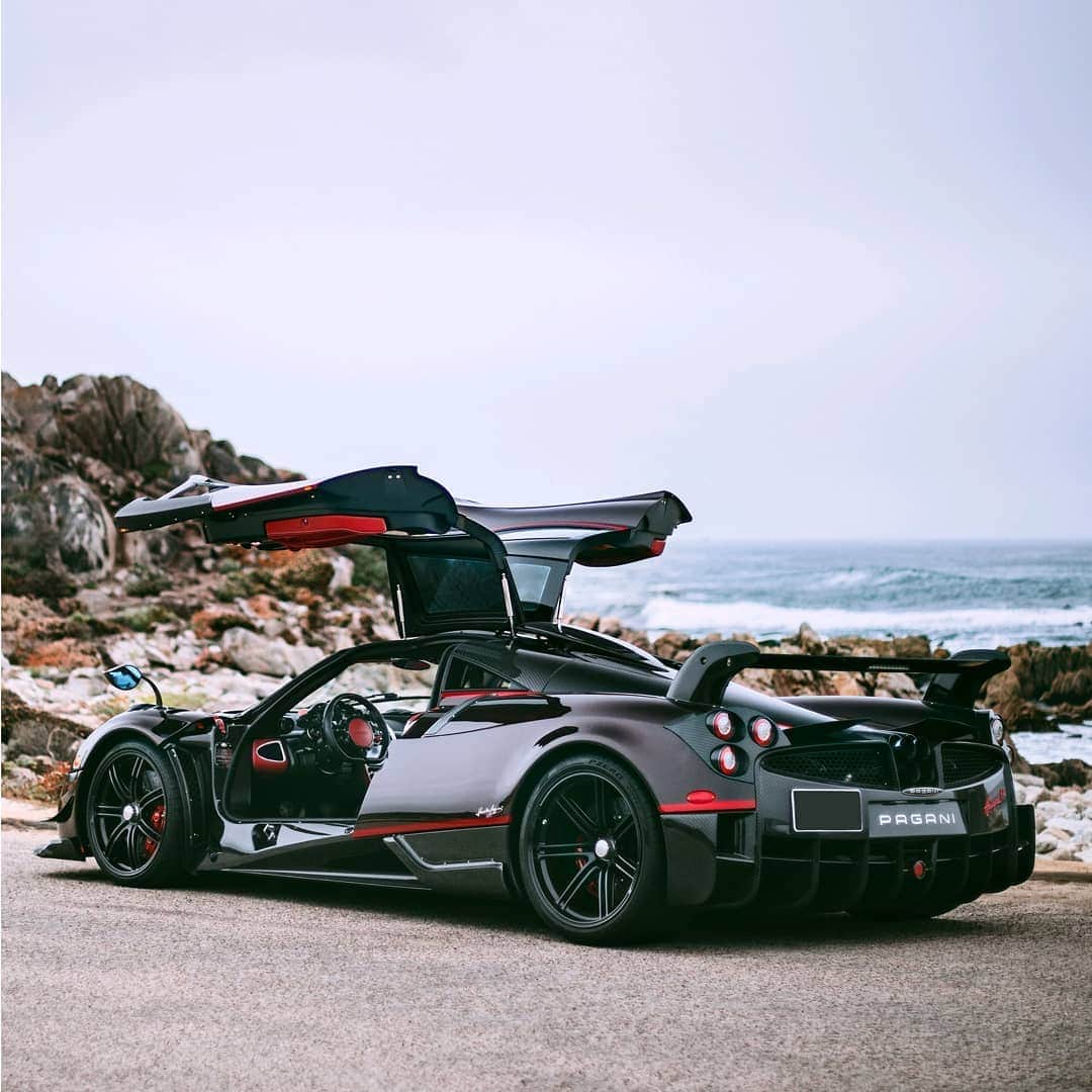 パガーニ・アウトモビリのインスタグラム：「Ready for takeoff! ⠀ ⠀ #hittheroadagain⠀ ⠀ #pagani #huayra #huayrabc」