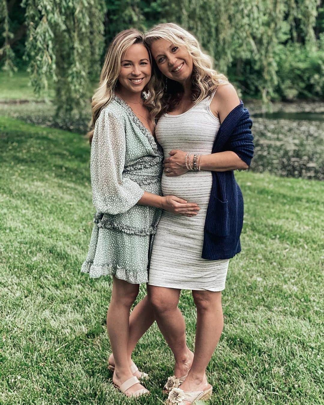 People Magazineさんのインスタグラム写真 - (People MagazineInstagram)「A mother's bond with her daughter is becoming even stronger after she offered to serve as her gestational surrogate. ❤️ Following multiple rounds of in vitro fertilization, surgeries and miscarriages, Breanna Lockwood learned from her doctors that she was unable to have a successful pregnancy. Refusing to let that prevent her from having a baby altogether, her 51-year-old mother Julie Loving stepped in — and is now carrying the next generation of her family in her womb. "I feel like my mom is the closest place to home she can be, rather than my own body," Lockwood said of her daughter-to-be. 💕 Tap the bio link for their story. | 📷: Breanna Lockwood Instagram」6月27日 0時26分 - people