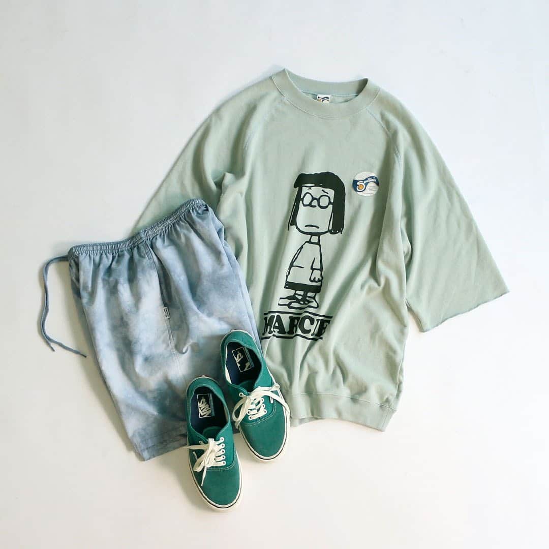 のインスタグラム：「#MintGray﻿ 今夏一押しカラー『ミントグレー』﻿ ﻿ JOURNAL STANDARD relumeは今年、『ミントグレー』カラーに注目！！﻿ ﻿ 梅雨の時期、空はグレーで気分もグレーなんてことにならないために、『ミントグレー』を身にまとってキブンを上げましょう！！﻿ ﻿ 『ミントグレー』とはグリーン味の強いグレーのこと。﻿ ﻿ JOURNAL STANDARD relume デザイナーの佐藤が名付けたカラーカテゴリーです。﻿ ﻿ そんな『ミントグレー』のアイテムを取り入れた、爽快感のあるコーディネートをご紹介するBlogも公開中！﻿ https://baycrews.jp/blog/detail/3119140﻿ ﻿ ﻿ #mintgray﻿ #ミントグレー﻿ #peanuts﻿ #palmertradingcompany﻿ #journalstandardrelume﻿ #relume﻿ #relume_casual﻿ #relume_basic﻿ #relume_unisex」