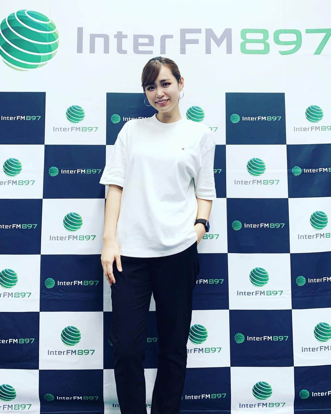 二宮愛のインスタグラム：「#interfm897 さんのスタジオにて 7月からの新番組 　二宮愛のもっと身近にMUSICAL 　毎週水曜日25:30〜26:00 　#MUSICAL897  収録をしてきました😎✨ 今までの #DIYMUSIC897 とは違う感覚で少し緊張したけど、新しいチャレンジは最高💚🖤 ________________ #radio #radiojockey #radiogirl #instagood #instalike #instagram #instaradio #インターfm897 #レギュラー #新番組」
