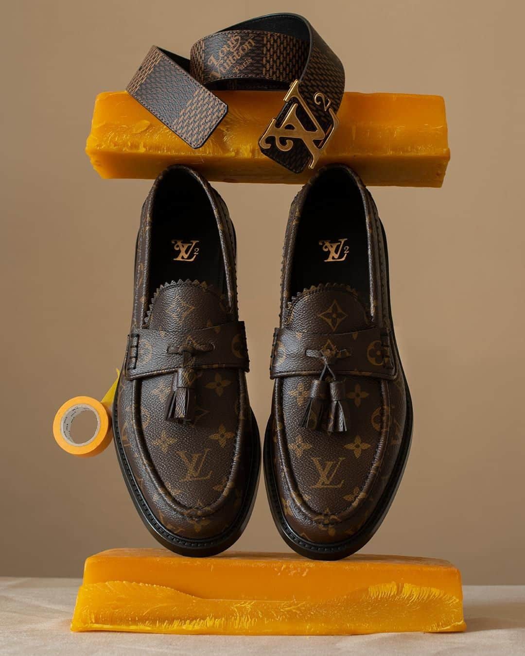 のインスタグラム：「Fusing two worlds. #VirgilAbloh invited Japanese designer @NIGO to revisit #LouisVuitton’s iconic codes on leather goods, footwear, accessories, and more. See the full LV² Collection via link in bio.」