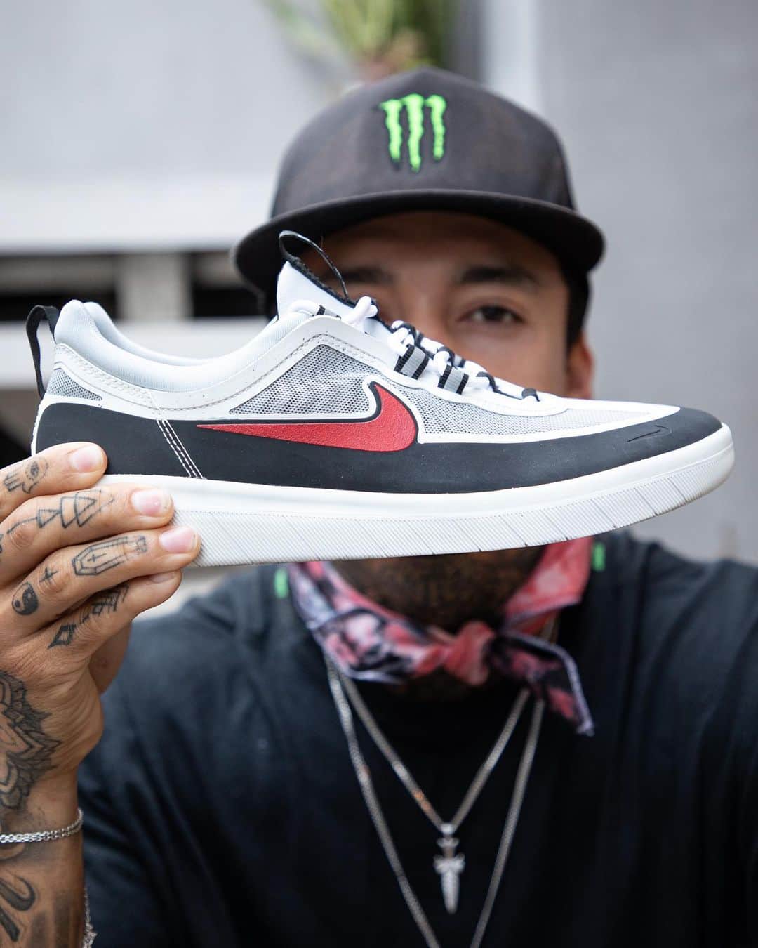 ナイジャ・ヒューストンのインスタグラム：「THE JAH 2 IS HERE!!! A new and improved design that me and the @nikesb team worked hard on. Shoe Launching July 1st Nike.com and In stores! Let’s goooooo🔥🔥🔥 #NYJAH2」