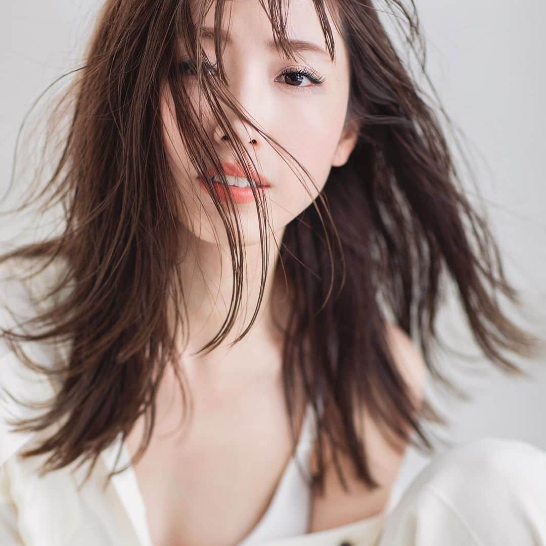 のインスタグラム：「. 📷 THE WORKS model:ayana hairmake:miyagaki.y photograph&artwork:rt8 .  #best_photogram #bestphotogram_portraits #beautiful #model #fashion #japan_photo_now #portrait_perfection #IGersJP #サロモ #関西モデル #ヘアメイク #撮影依頼募集中 #モデル #撮影 #ポートレート #カメラ #写真撮ってる人と繋がりたい #写真好きな人と繋がりたい #モデル募集 #ポートレート部 #東京カメラ部 #ポートレート女子 #被写体 #ポトレ #京都 #ファインダー越しの私の世界 #作品撮り #関西写真部 #モデルさんと繋がりたい #ポートレートしま専科」