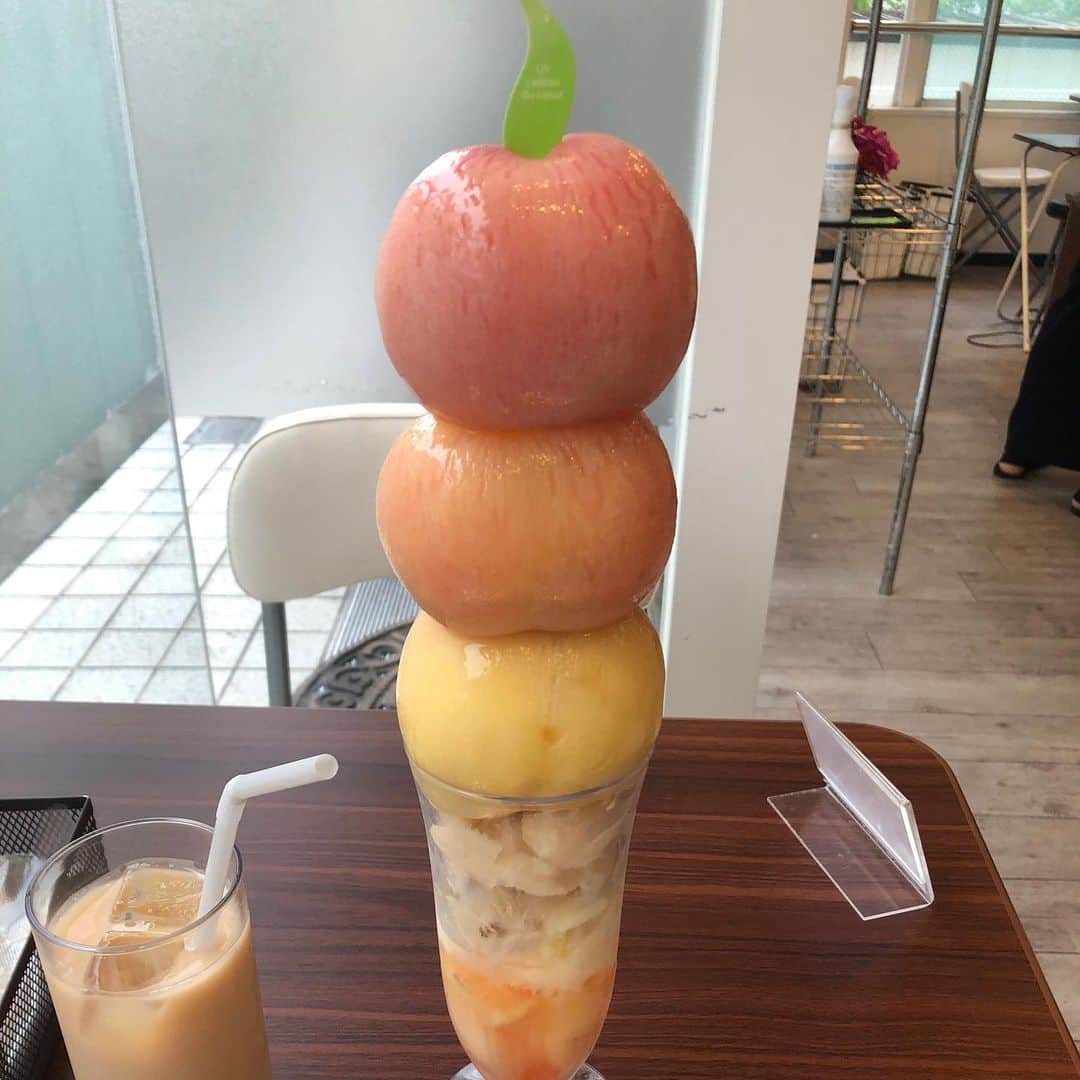 楽しんごさんのインスタグラム写真 - (楽しんごInstagram)「た　た　た　食べたい #桃パフェ」6月27日 10時20分 - tanoshingo.official