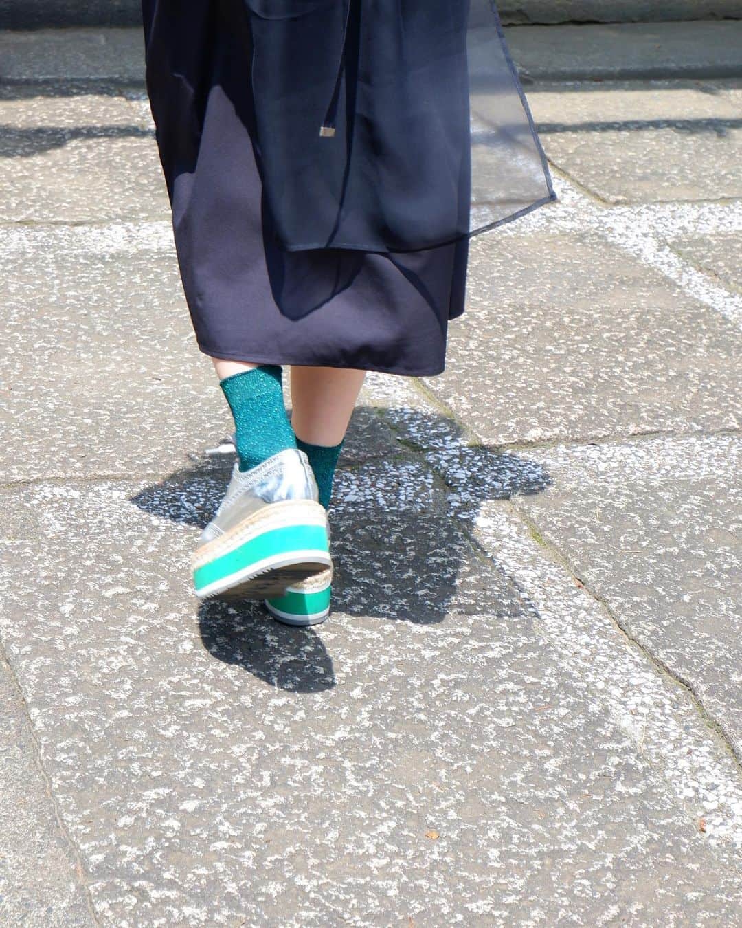 シナダユイさんのインスタグラム写真 - (シナダユイInstagram)「#FUJIFILM は緑色の表現が特徴的な様で、確かに緑色が際立っていた💚✨ * 撮影、ディレクション、リメイクワンピの縫製、着付け、ヘア...友人皆んなで力を合わせて作った作品（..思い出？）🤝 * #カジュアル着物#sustainable#kimono #カジュアル着物コーデ#神社 #リメイク#リユース#撮影#作品」6月27日 10時29分 - yuis96