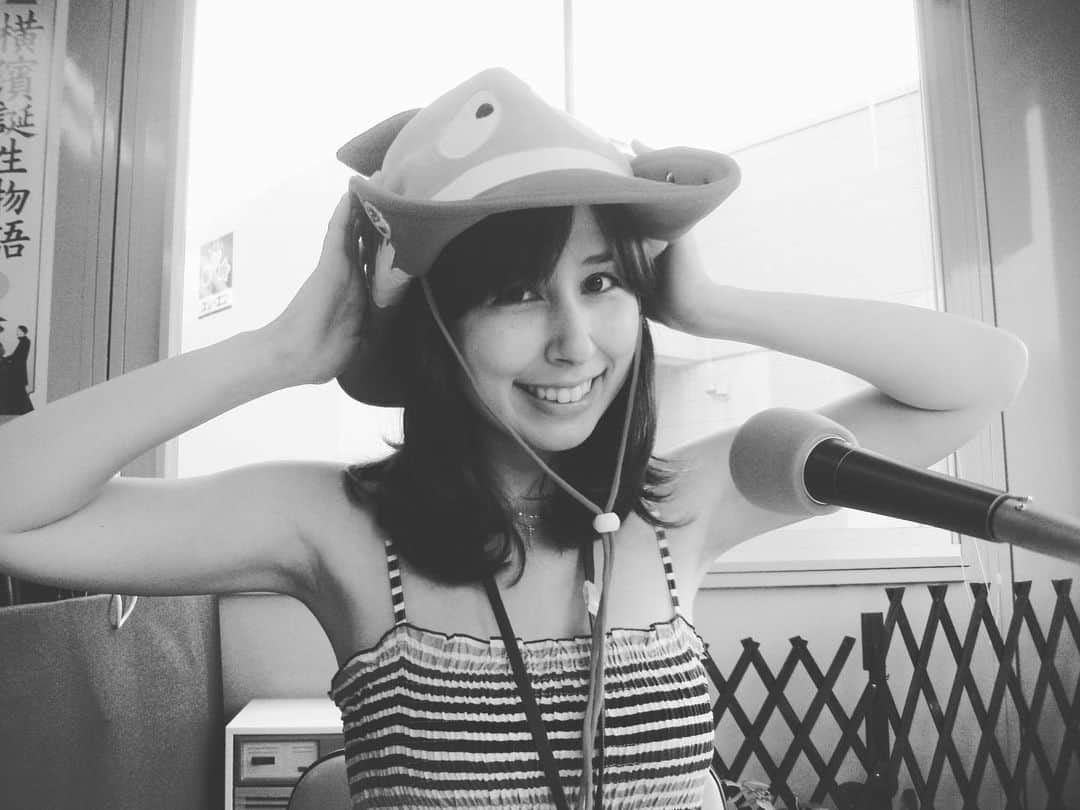 岡田マリアのインスタグラム：「#2009年 の今日。  FM横浜で3年間RADIO DOCKという番組を務めた後の半年間は赤レンガで週末公開生放送を担当していました。 もう11年前！！ たくさんのリスナーさんが足を運んでくださって、本当にあたたかい時間でした。 今思い出してもエフヨコでの年月がなければ今の自分はなかったと思っています。 当時のリスナーさん、スタッフさんにもう一度、 #ありがとうを込めて❤️」