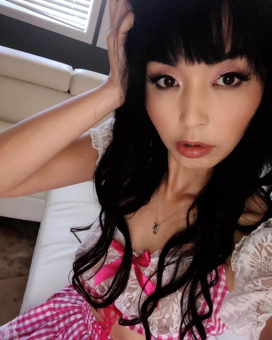 まりかさんのインスタグラム写真 - (まりかInstagram)「Asian lover🤪  #fancentral  #penthousepet #japanesegirl #model #unicorn  Have a great weekend.  今日は、病院🏥」6月27日 2時30分 - maricahase