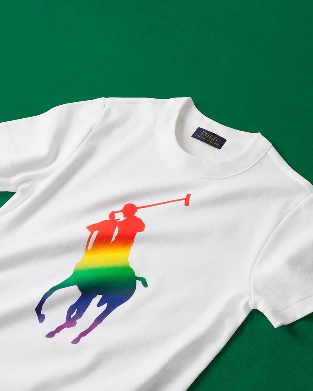 Polo Ralph Laurenさんのインスタグラム写真 - (Polo Ralph LaurenInstagram)「In Pride, #WeStandTogether.⁣ ⁣ Presenting Ralph Lauren’s gender-neutral Pride Capsule Collection — inspired by the Pride flag, benefitting the LBGTQIA+ community, including communities of color and transgender, gender non-conforming, and non-binary people.⁣ ⁣ 100% of the purchase price of the Polo shirt and 25% of the purchase price of the rest of the capsule will be donated to our beneficiary, @StonewallFoundation, an organization that focuses on the needs of the diverse LGBTQIA+ community.⁣ ⁣ Discover the full Pride capsule collection via the link in bio, and to learn more about the foundation, visit StonewallFoundation.org.⁣ ⁣ #PoloRalphLauren #RLPride」6月27日 2時56分 - poloralphlauren