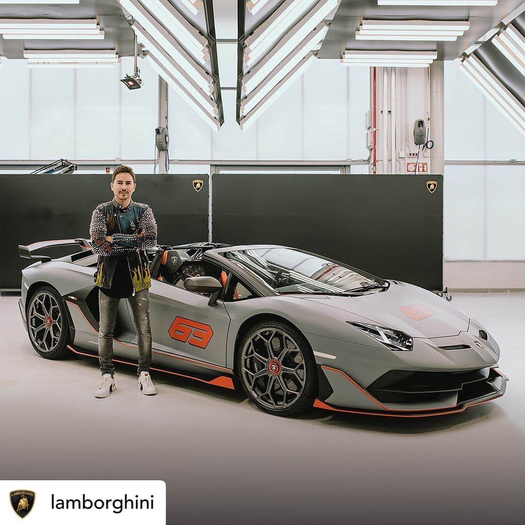 ホルヘ・ロレンソさんのインスタグラム写真 - (ホルヘ・ロレンソInstagram)「Super happy and very grateful for letting me own this stunning and exclusive Dream Car! 😊 I cannot wait to be able to drive it on the lovely streets of Lugano! 🔥 Thanks a lot for the exquisite treatment of today. 🙏  @lamborghini #svj63 #sincewemadeitpossible #dreamcar」6月27日 3時08分 - jorgelorenzo99