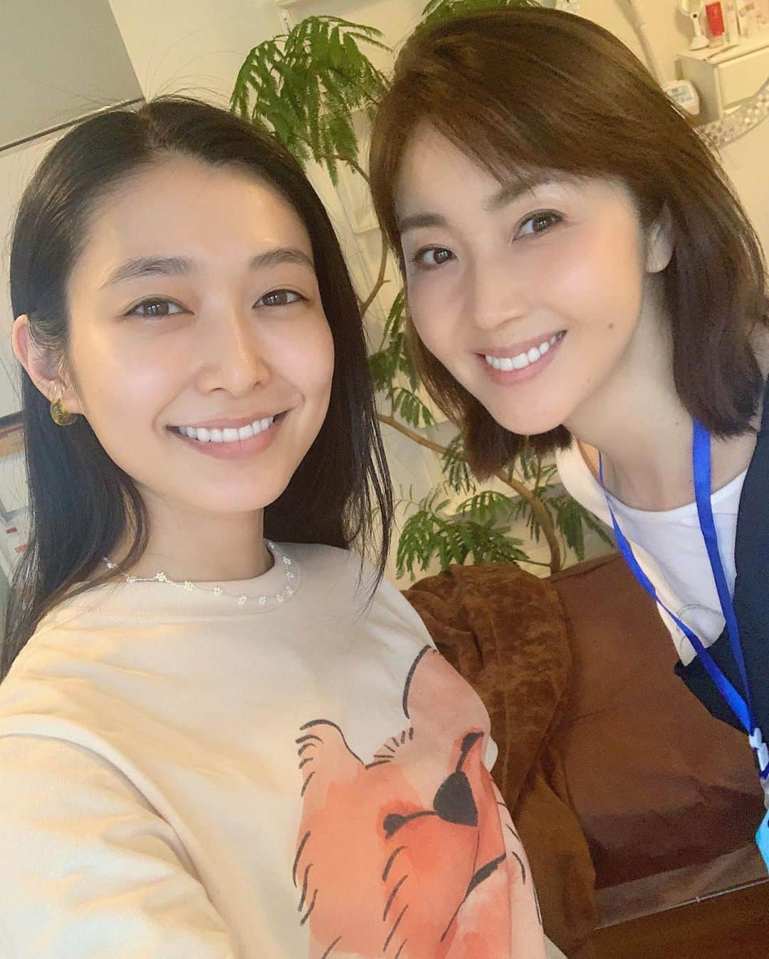 Karunaさんのインスタグラム写真 - (KarunaInstagram)「@graces_beaute モデル、エステ、漢方スタイリスト、 ゴルフまでとっても上手な芦田さんの プライベートサロンにお邪魔しました🕊 ヨモギ蒸しは改善したい事に効果のある 漢方をブレンドしてもらえます🌿🧖🏻‍♀️🔥 その後にフェイシャルエステも受けて、 すっぴんとは思えない仕上がりに💆🏻‍♀️✨ 毛穴汚れも全部サヨナラできました👋🏻 たくさん相談をしてKarunaスペシャル 薬膳ハーブティーも作っていただいて、 嬉しくて飲むのが勿体無いくらいだけど お家でも大事に大事に飲もう🥀🍵🌝 ヨモギ蒸しをした日から代謝が良すぎて 即効性に驚いています💯👏🏻健康的！！」6月27日 3時28分 - karuna0520