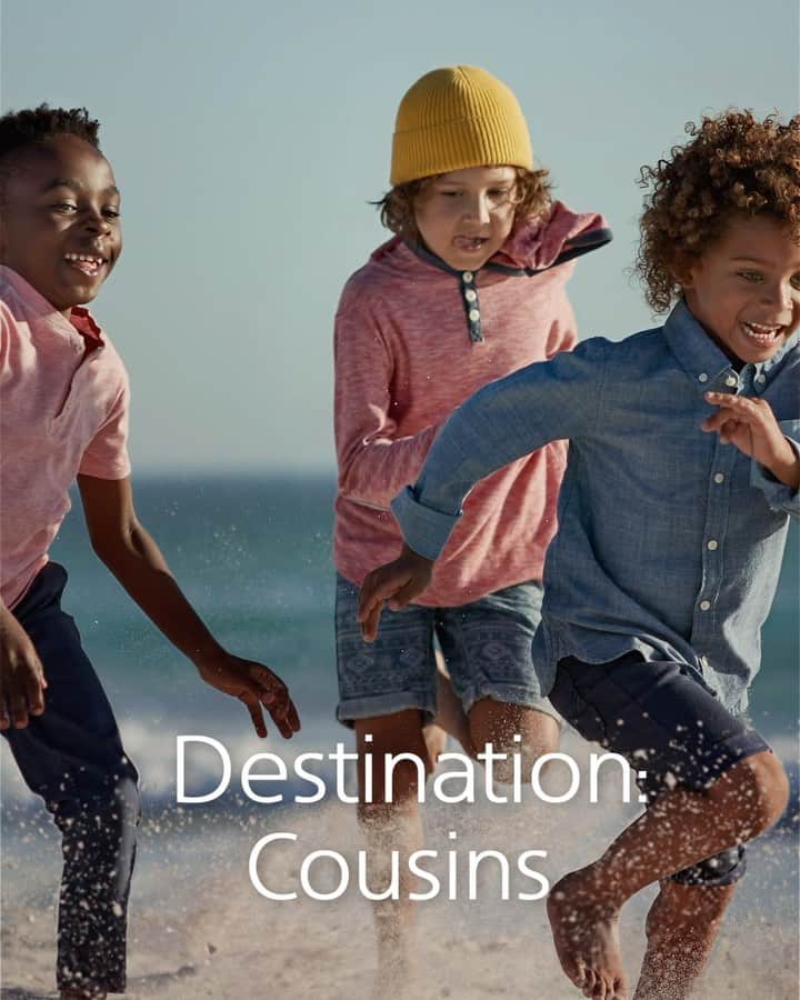 アメリカン航空のインスタグラム：「Some of the best childhood memories are made with your cousins. Family is important, and we want to help you connect with yours. Check out our Summer of Deals link in bio for discounts and bonus miles on vacation packages for your future travel plans. #YouAreWhyWeFly」