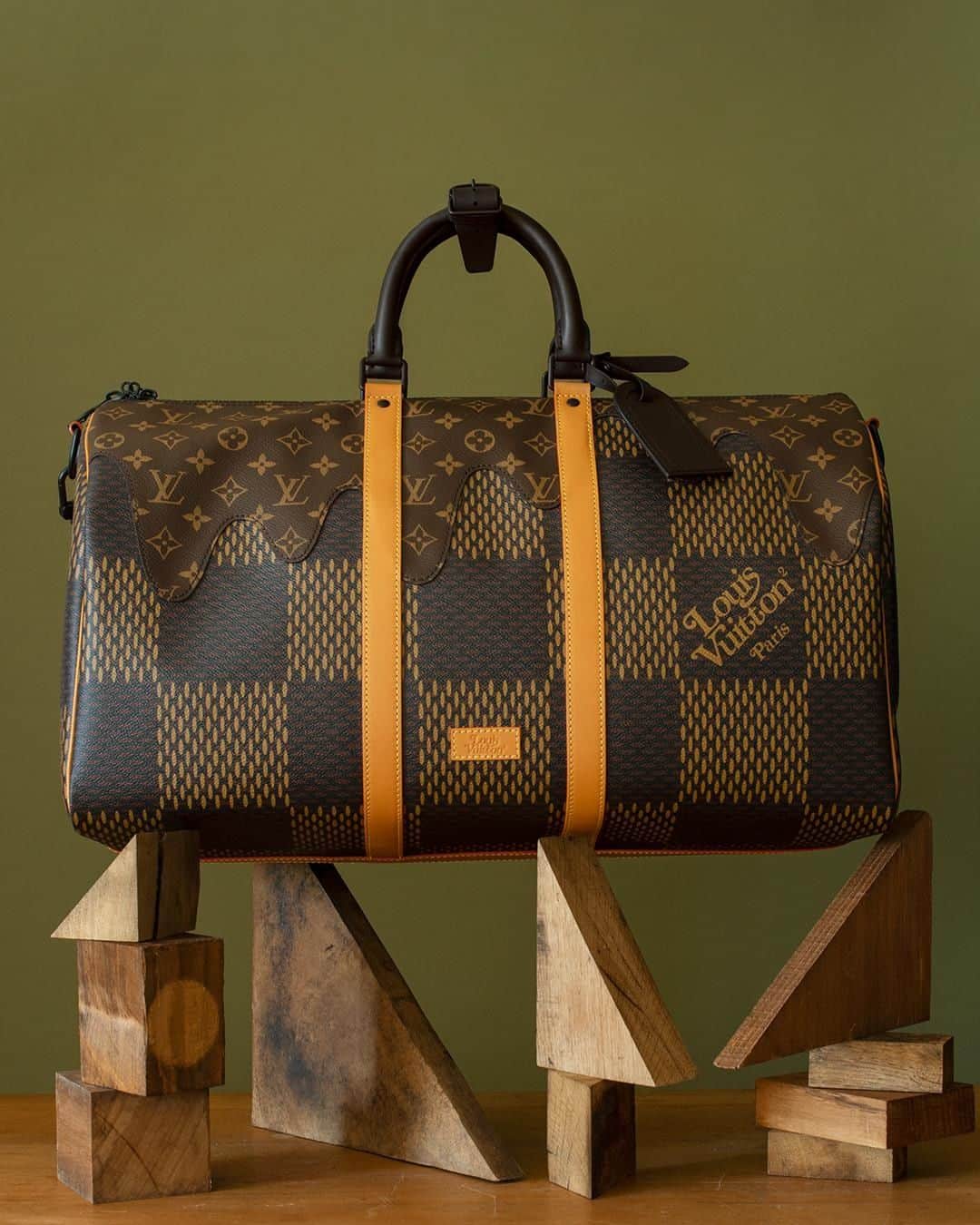 のインスタグラム：「Reinventing signatures. The #LVxNIGO Keepall incorporates key elements from the new collaboration between #VirgilAbloh and @NIGO for #LouisVuitton. Explore the LV² Collection via link in bio.」