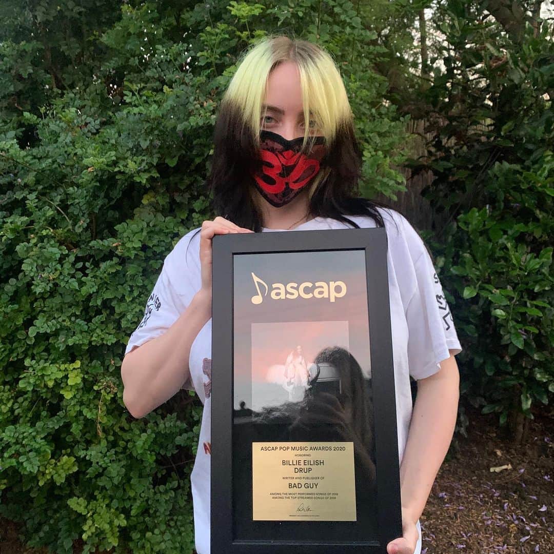 ASCAPさんのインスタグラム写真 - (ASCAPInstagram)「I’m the bad guy, duh 🔥 @billieeilish with her #ASCAPPop 🏆 for #BadGuy. #ASCAPAwards」6月27日 4時01分 - ascap