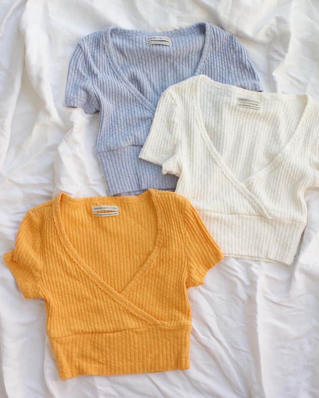 Urban Outfittersさんのインスタグラム写真 - (Urban OutfittersInstagram)「Super soft and cropped just right: the surplice Tuscany Tee. @UO_OC」6月27日 4時01分 - urbanoutfitters