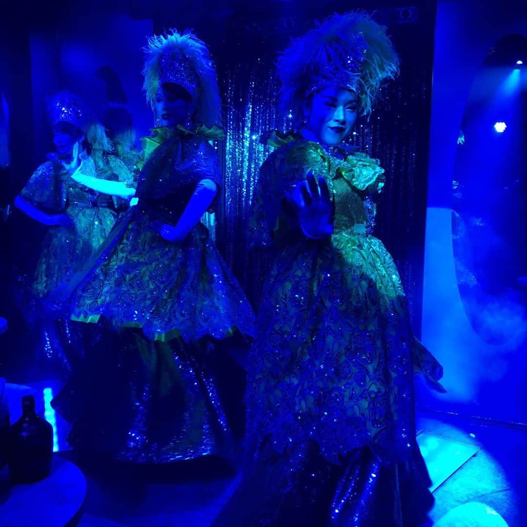 ヨネスケさんのインスタグラム写真 - (ヨネスケInstagram)「久しぶりに、新宿二丁目「白い部屋」で、ショウを見て来ました。 相変わらず、素晴らしい！コロナこわいんでか、ショウ見て、すぐ帰ってきましが、みんな頑張ってる。 #白い部屋#新宿二丁目#ニューハーフ#ゲイ#オカマ#最高の場所」6月27日 4時09分 - yonesuke5656