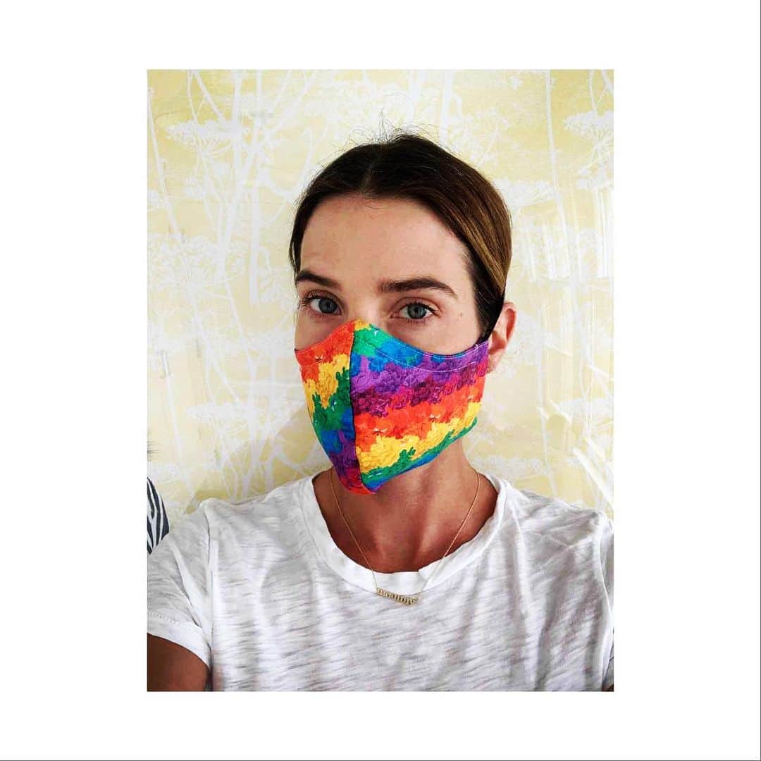 コビー・スマルダーズのインスタグラム：「Hey guys? Guys? Wear a mask.」