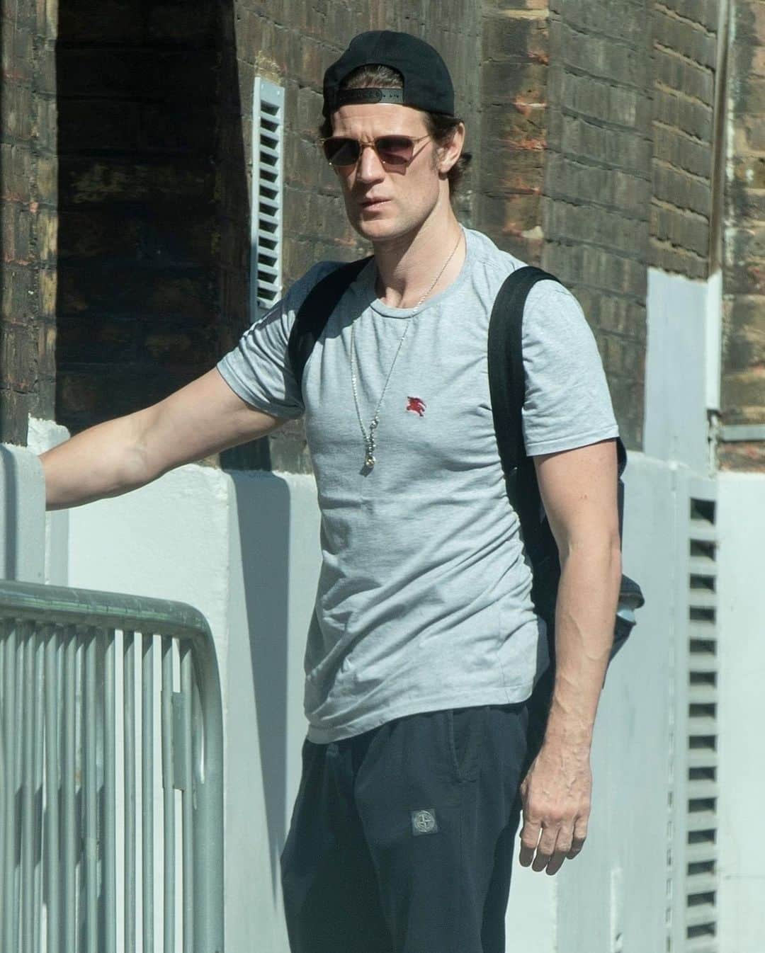 Just Jaredさんのインスタグラム写真 - (Just JaredInstagram)「Claire Foy and Matt Smith are spotted as they arrive for work on their play “Lungs” in London. They are performing the show at an empty theater and performances will be live streamed online! #ClaireFoy #MattSmith Photos: Backgrid」6月27日 4時39分 - justjared