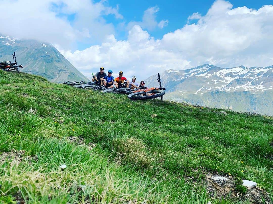 マーク・カヴェンディッシュのインスタグラム：「These days are the best days. Friends, bikes, adventures. We’ve all grown up, yet we’ve all become kids again.」