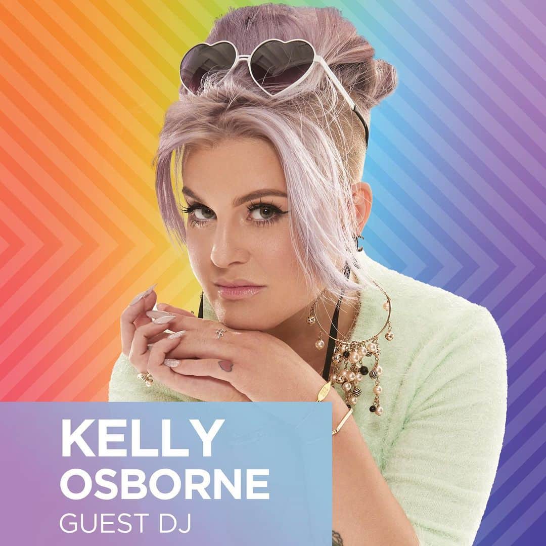 ケリー・オズボーンのインスタグラム：「This weekend, Andy Cohen’s Pride Radio takes over to celebrate pride month and the 50th anniversary of the first pride march. I’ve joined the amazing roster of guest DJs. Listen to us all weekend for Pride anthems, our hand curated pride playlists only on SiriusXM Channel 102! My slot is at 4pm on Sunday!」