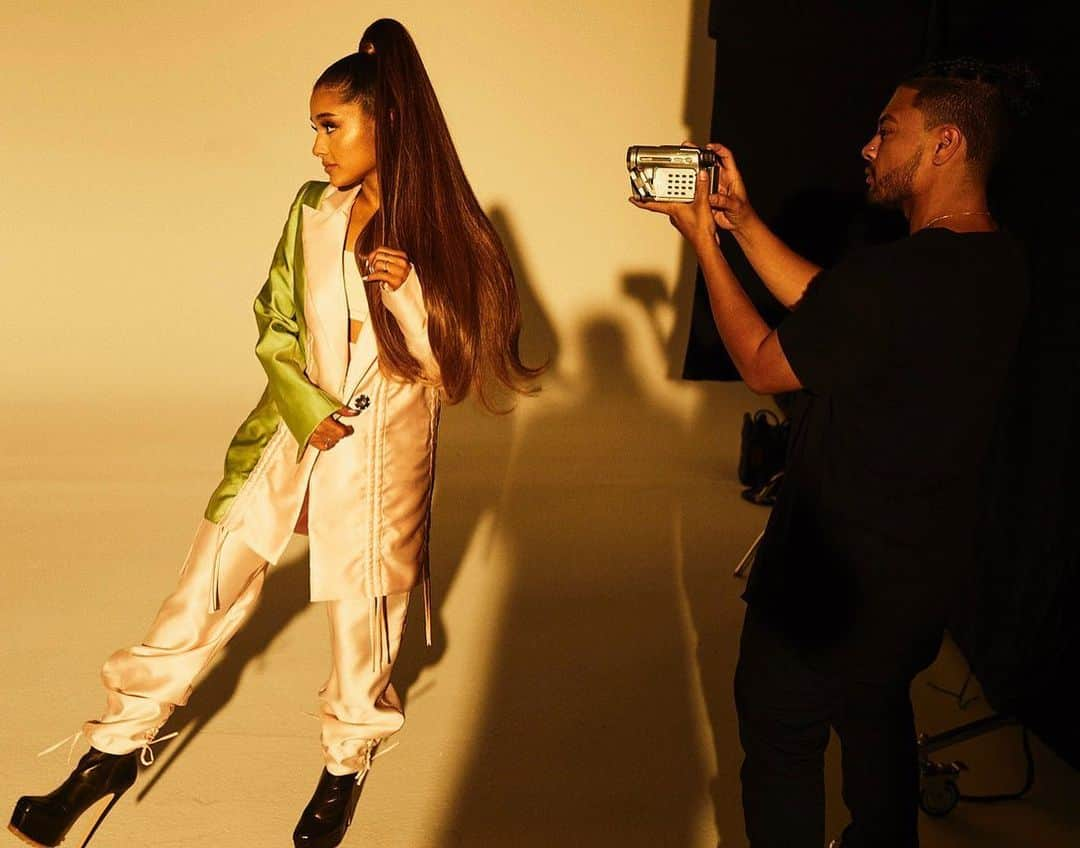 Alfredo Floresさんのインスタグラム写真 - (Alfredo FloresInstagram)「always right beside ya!!!! Happy 27th @arianagrande !」6月27日 5時14分 - alfredoflores