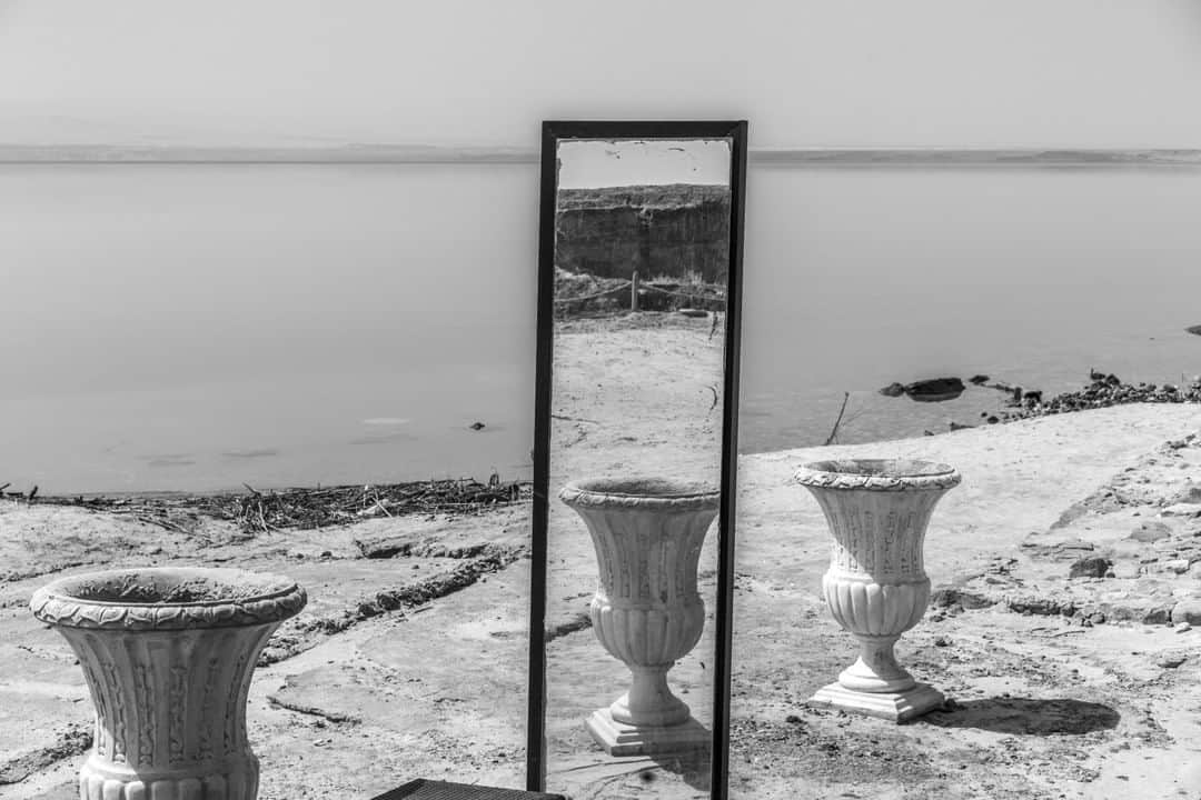のインスタグラム：「Photo by @moisessaman | The shores of the Dead Sea from the beach at one of the empty tourist hotels during lockdown. The Dead Sea is referred to in the Bible as the “salt sea.” It doesn't play a major role but is referred to in Chronicles II 20 and in Ezekiel.  I am not a very religious person, but it seems appropriate to reference the biblical quality of the scope and proportion of this pandemic. Not unlike the plagues described in the Old Testament, the coronavirus has decimated everything in its path, reminding us how small and fragile we are, and what an end to civilization might look like. Inspired by these parallels, I found myself photographing some of the ancient biblical sites in Jordan, searching for allegories that could help make sense of the anxious times we are all living through.」
