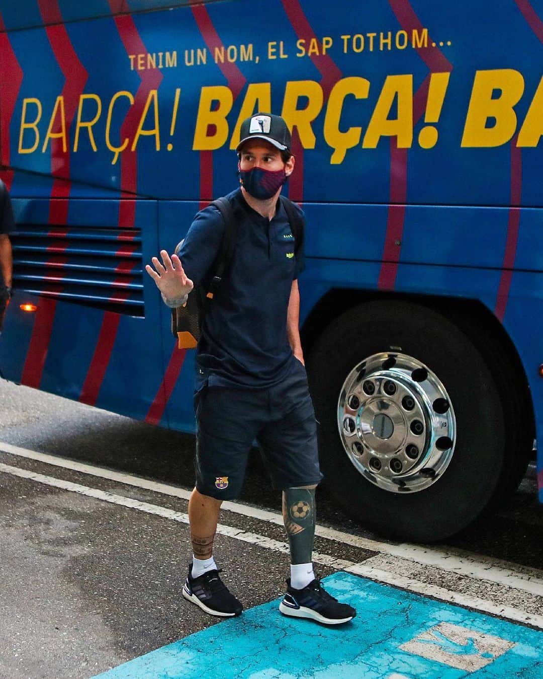 FCバルセロナさんのインスタグラム写真 - (FCバルセロナInstagram)「👋 Vigo 🔜 #CeltaBarça 🔵🔴」6月27日 5時31分 - fcbarcelona
