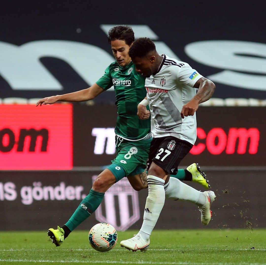 イェレマイン・レンスのインスタグラム：「Good win tonight and happy to score a goal ⚽️ #BEŞİKTAŞ 🦅」
