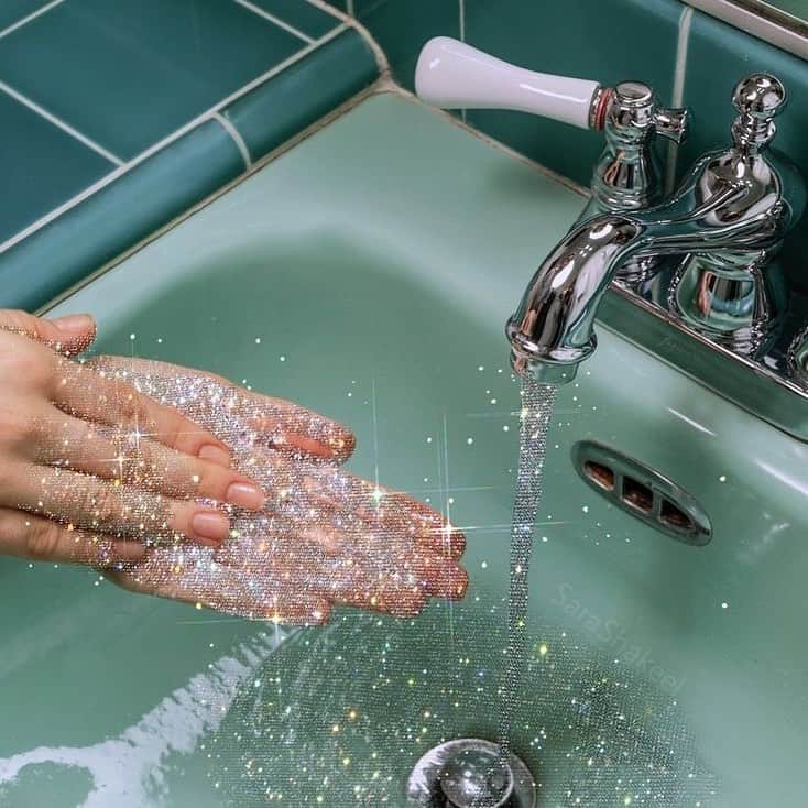 ブルーライフのインスタグラム：「safety but make it fashion ✨ (but seriously, wash yo hands !!) #shopplanetblue」