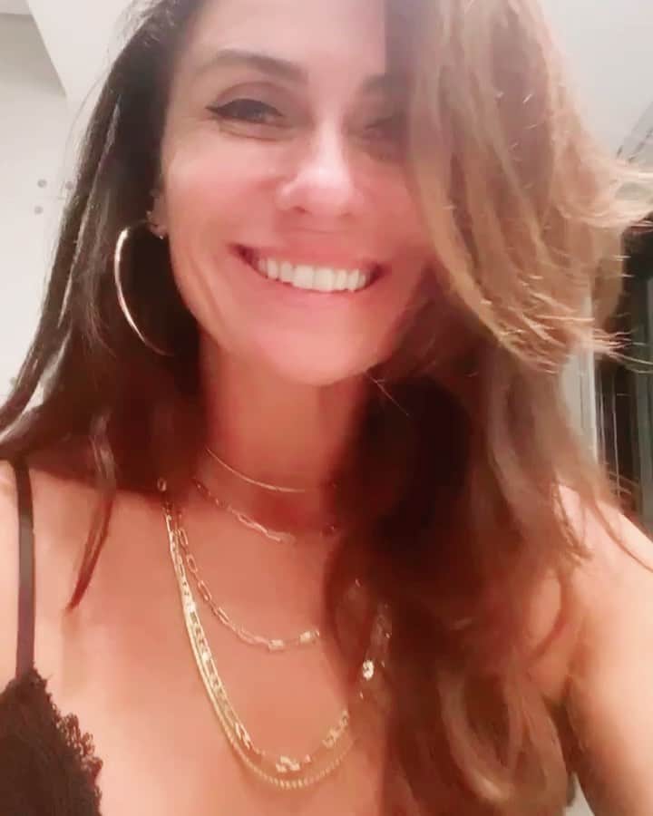 Giovanna Antonelliのインスタグラム：「Hoje às 19hrs hein!!! Eu e @lavoisier !!! 'Sextando no make' rsrsrs !!!!」