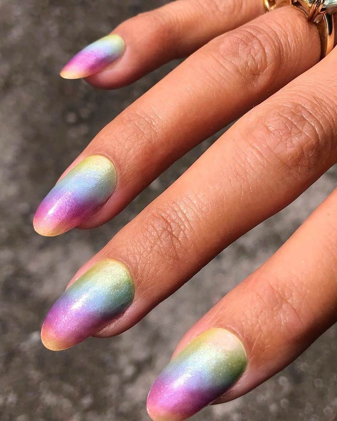 OPIさんのインスタグラム写真 - (OPIInstagram)「#Pride mani goals 🌈@nailsbymh created this 🌈#ombre look using #OPIHiddenPrism shades 🦄  #RainbowNails #OPIObsessed #ColorIsTheAnswer #NOTD #NailSwag #NailsOfInstagram #NailsOnFleek #NailPolish #Nails #OPI #OmbreNails #PrideNails」6月27日 11時31分 - opi