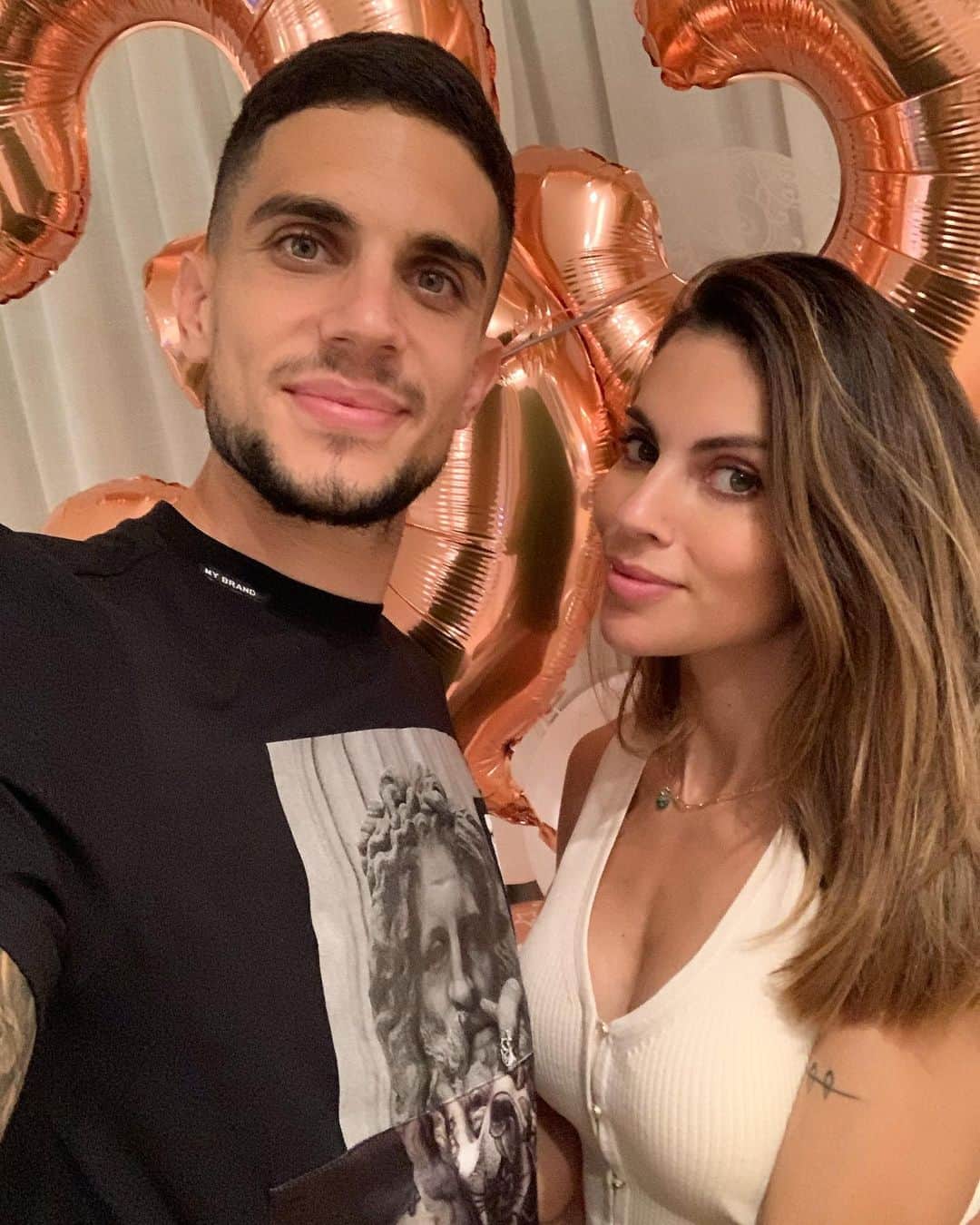 マルク・バルトラのインスタグラム：「Happy Bday my girl 🎈🎊🎁 3️⃣3️⃣ #happybirthday @melissajimenezgp」