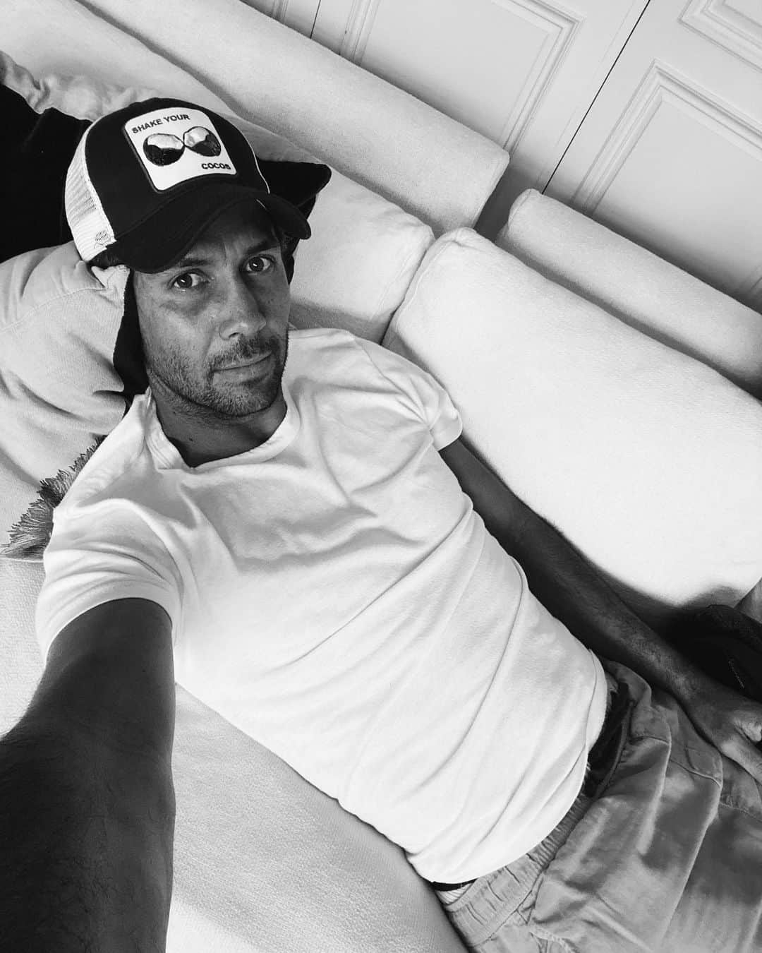 フェルナンド・ベルダスコのインスタグラム：「FRIDAY NIGHT 🍿」