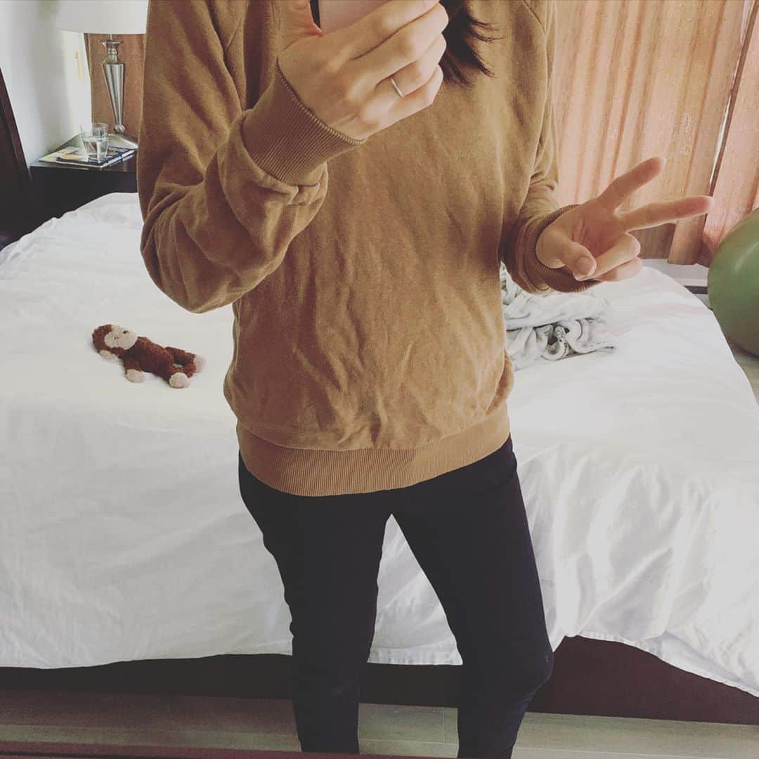 プリシラ・アーンのインスタグラム：「Literally just put jeans on for the first time since quarantine started.  It was a long time coming.... 😂 #sweatpants」