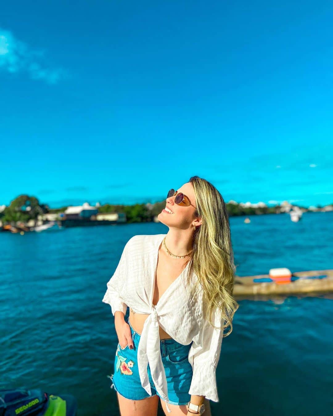 ナターリア・ガウジオのインスタグラム：「Everything is gonna be alright... 🙏🏻✨🍃🌊☀️🦋❤️ #blessed #peace #freedom #love #nature #paradise #landscape #happiness」