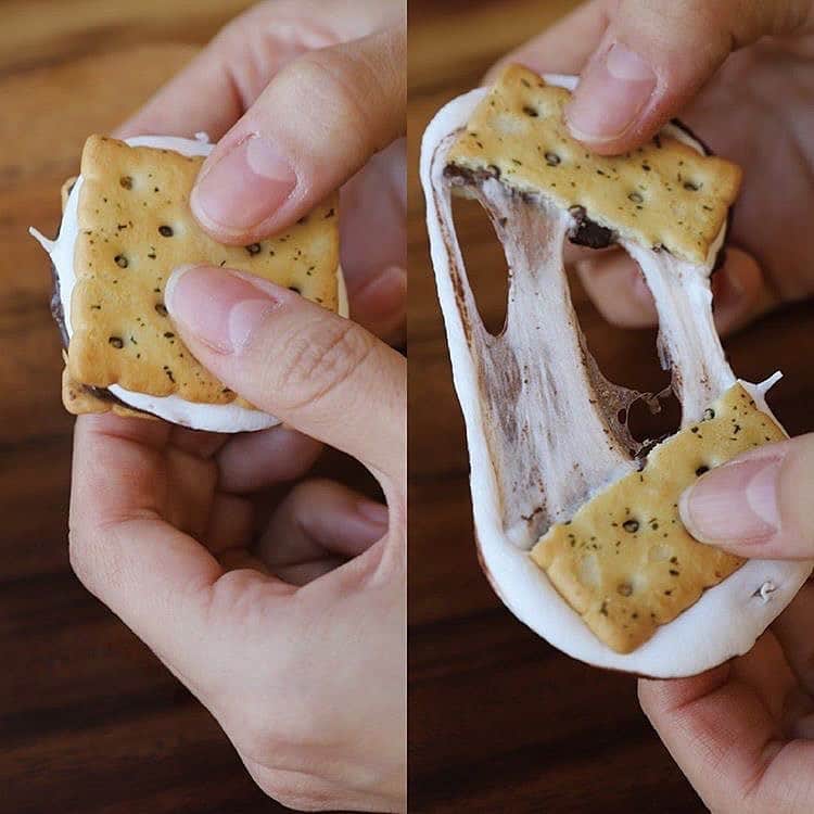 MUJI USAさんのインスタグラム写真 - (MUJI USAInstagram)「A classic childhood favorite remade.  Here's how to recreate smores with just a few MUJI snacks.  MUJI Marshmallow Smores  1 Package of MUJI Chocolate Cream Sandwich Crackers 1 Package of MUJI Marshmallows  1. Separate and split the two sides of the Chocolate Cream Sandwich Cracker. 2. On the side with less chocolate cream, place your Marshmallows. 3. Place the crackers with the Marshmallows on a microwave safe plate, and microwave for 10 to 15 seconds. 4. After the Marshmallows are slightly melted, put the Sandwich Crackers back together and enjoy!  Share your MUJI recipe creations with us at #MUJIbyYou.  #muji #mujiusa #mujirecipe #smores」6月27日 7時25分 - mujiusa