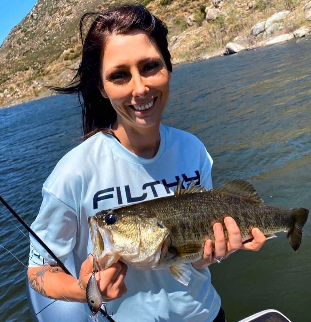 Filthy Anglers™さんのインスタグラム写真 - (Filthy Anglers™Instagram)「It’s Filthy Female Friday my friends. Our friend Caspara @socal.ladyangler is getting down right Filthy. She’s wearing our UPF performance long sleeve out in Cali! If you are a lady angler looking to join a fun group of angler, send us a message! Congrats you are Certified Filthy www.filthyanglers.com #fishing #filthyanglers #ladyanglers #outdoors #girlswhofish #nature #outdoor #lake #ocean #bigbass #largemouthbassfishing #fishing #getfilthy」6月27日 7時33分 - filthyanglers