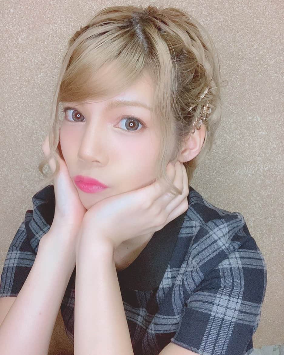 菜月アイルのインスタグラム：「今年も無事誕生日を迎えました👏 いつもありがとう🧚🏻」