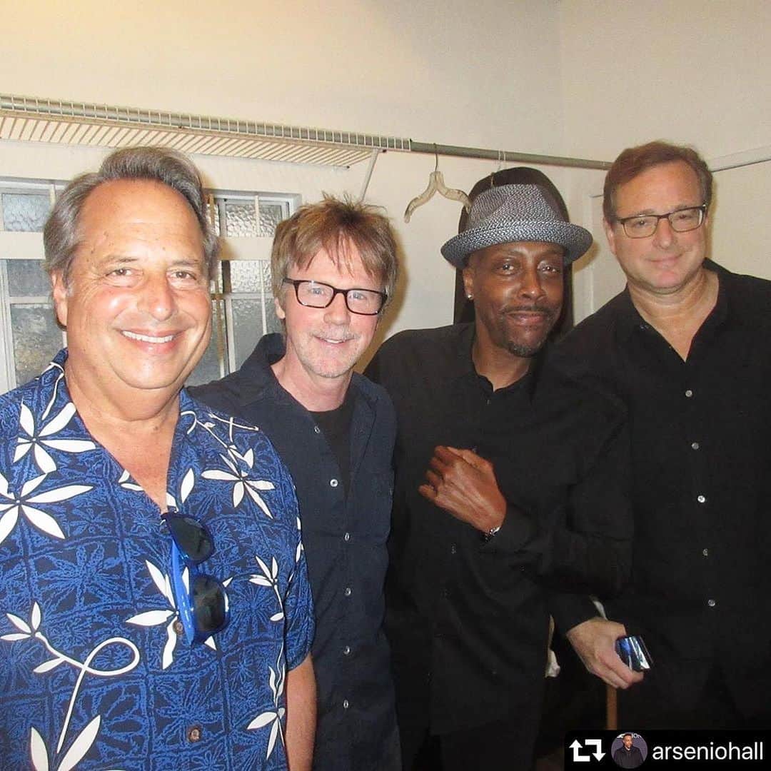 ボブ・サゲットのインスタグラム：「Love and miss you too @arseniohall - and @thedanacarvey and even @jon_lovitz !!! Can’t wait for us all to make people laugh again!!! repost @arseniohall ・・・ #flashbackfriday I really miss the comedy clubs, and doing #standup. I also miss hangin’ out afterward in the strip clubs with @jon_lovitz @thedanacarvey & @bobsaget! Put on your mask 😷 and distance everyone! Let’s whip Covid’s invisible ass! We can do this❗️ Enjoy your weekend.」