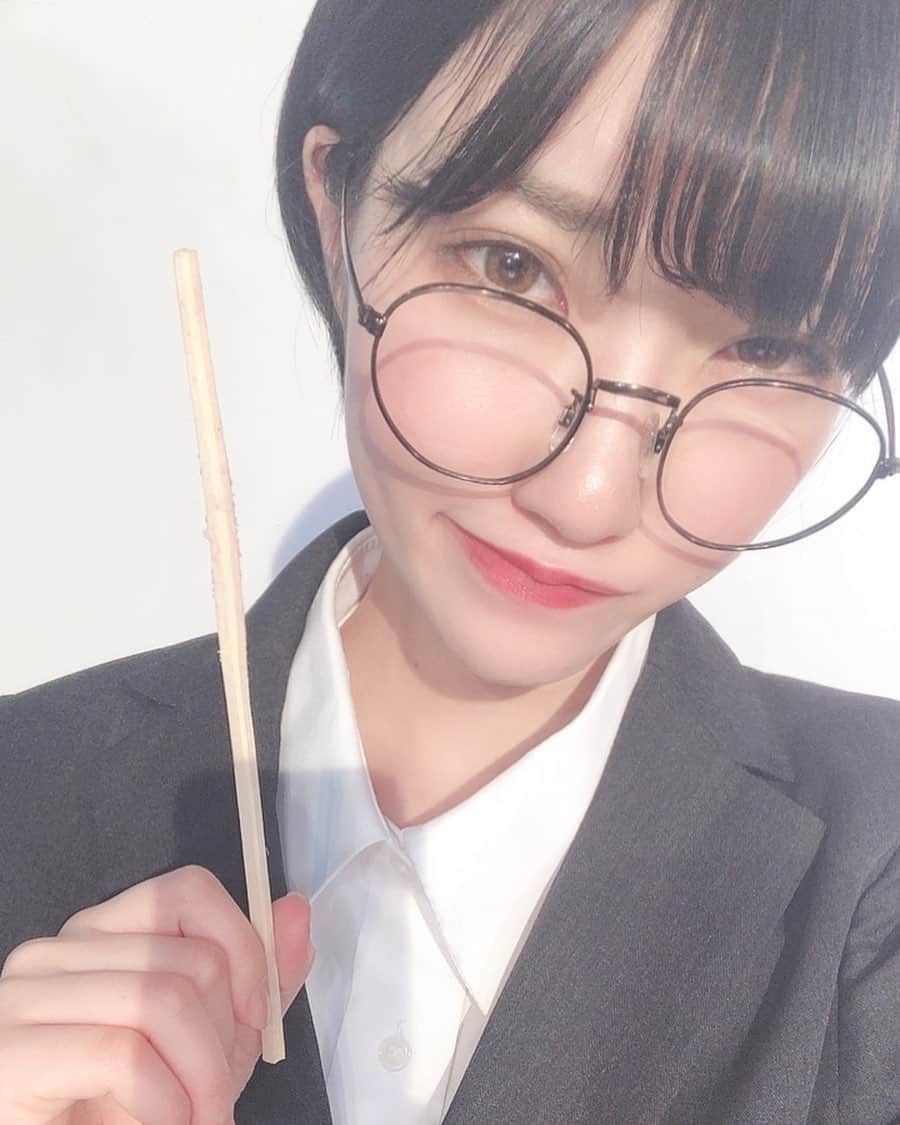 東条蒼のインスタグラム：「＊ ・ ・ 一週間お疲れ様でした。 ・ ・ 今日お仕事の皆さんも、頑張りましょう✨ ・ ・ なんかこの写真のわたしうざくない？笑 ・ ・ おまえ、ほんとつかえないな。 ・ とか、いいそう笑笑 ・ ・ 普段はそんなこといいませんよ！ たまにしか…♡笑笑 ・ ・ ・ そんじゃ、今日もがんばりましょうっ ・ ・ ・  #東条蒼 #クルーズグループ #セクシー女優 #av女優 #メガネ女子 #黒髪 #ショートヘア #あおたん　#teamメレンゲ #followｍe #following #japan #girl #photooftheday #tagsforlikes #instalike  #台湾 #香港 #粉我 #拍照 #照片 #人像攝影」
