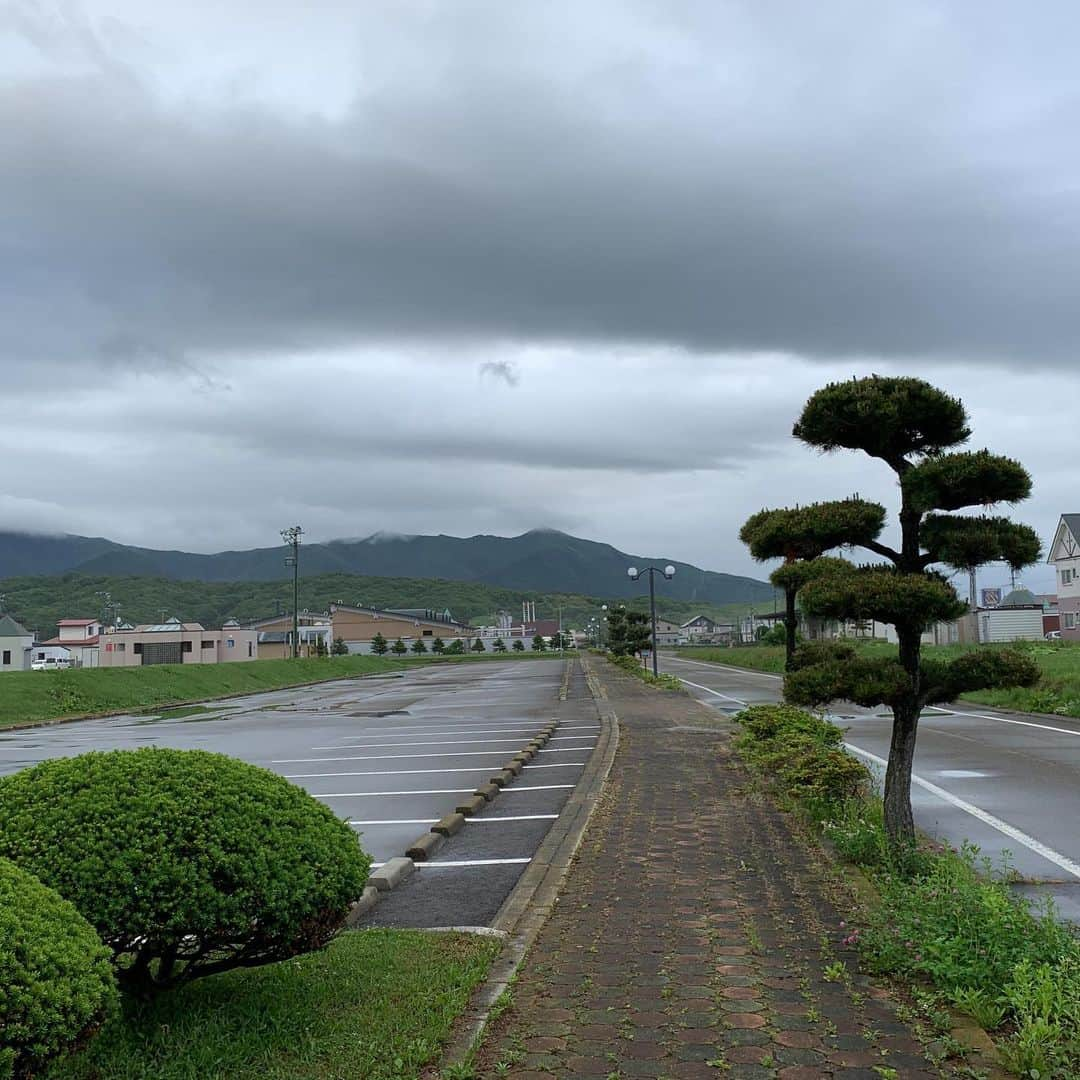 北海道様似町東京事務所さんのインスタグラム写真 - (北海道様似町東京事務所Instagram)「様似町からです  From Samani  #アポイ岳#日高山脈#日高山脈襟裳国定公園 #様似川#田舎の風景 #田舎#田舎暮らし#適疎#適当に疎のある暮らし 自然#自然が好きな人と繋がりたい  #登山#mountain #山 #ジオパーク #写真#写真好きな人と繋がりたい  #登山好きな人と繋がりたい #アポイ岳ジオパーク #geopark #samani #hokkaido #japan  #認定こども園様似町立幼児センター #北海道#様似町」6月27日 8時33分 - samanitokyo